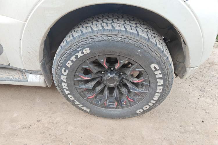 Used Mitsubishi Pajero  Right Front Wheel Hub