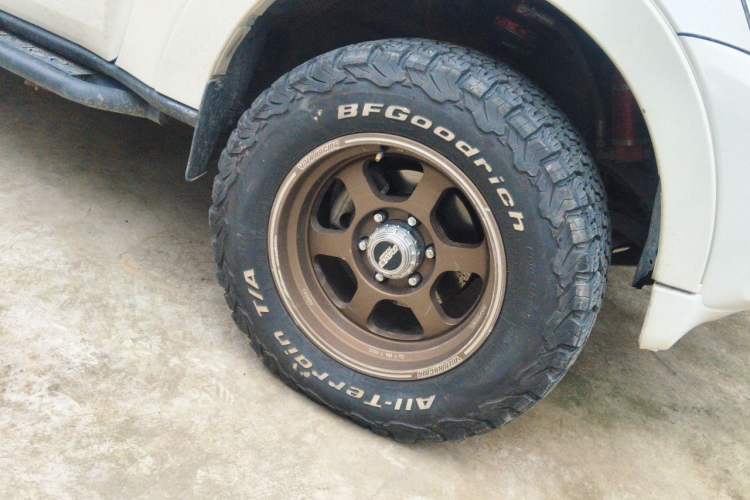 Used Mitsubishi Pajero 2018 3.0L Automatic Comfort Edition Right Front Wheel Hub