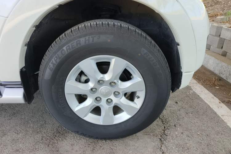 Used Mitsubishi Pajero 2018 3.0L Automatic Standard Edition Right Front Wheel Hub