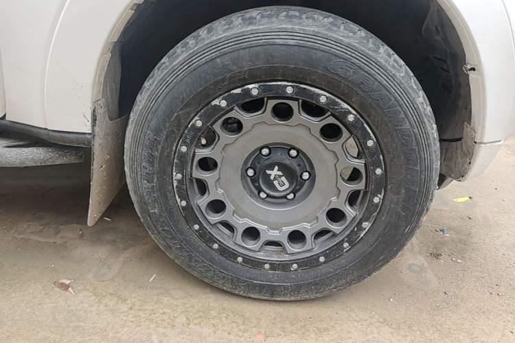 Used Mitsubishi Pajero  Right Front Wheel Hub