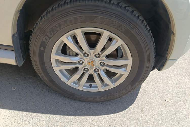 Used Mitsubishi Pajero 2018 V97 3.8L 5-Door GLS Sunroof Dual Differential – Middle East Right Front Wheel Hub