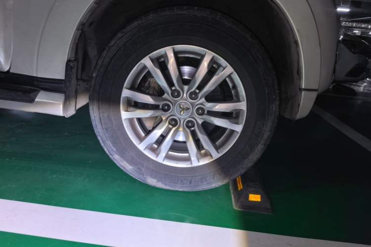 Used Mitsubishi Pajero  Right Front Wheel Hub