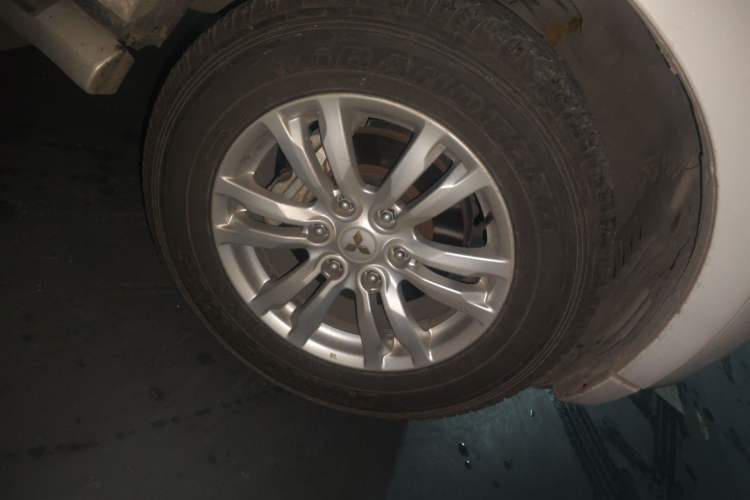 Used Mitsubishi Pajero 2018 V97 3.8L 5-Door GLS Sunroof Single-Difference Model – Middle East Right Front Wheel Hub