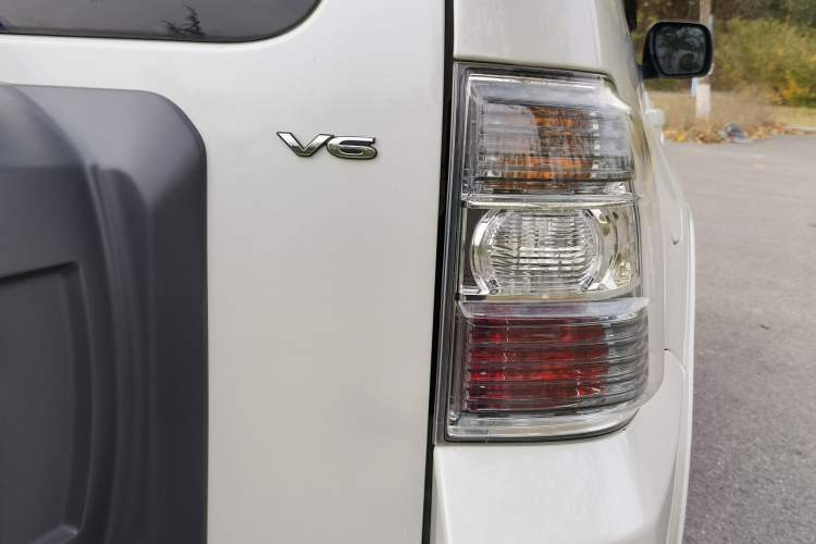 Used Mitsubishi Pajero 2018 3.0L Automatic Comfort Edition Right Rear Taillight