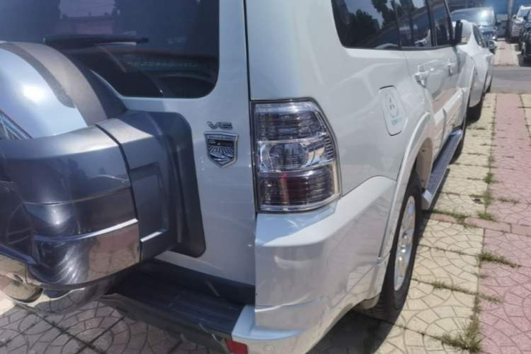 Used Mitsubishi Pajero 2018 3.0L Automatic Standard Edition Right Rear Taillight