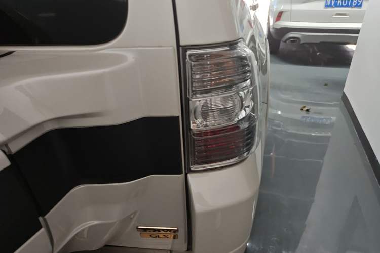 Used Mitsubishi Pajero 2018 V97 3.8L 5-Door GLS Sunroof – U.S. Specification Right Rear Taillight