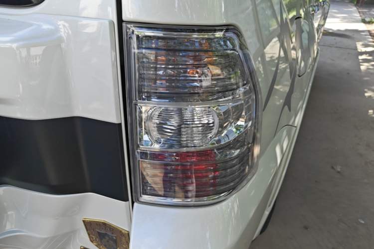 Used Mitsubishi Pajero 2018 V97 3.8L 5-Door GLS Sunroof – Middle East Right Rear Taillight