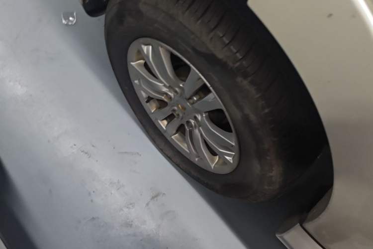 Used Mitsubishi Pajero 2018 V97 3.8L 5-Door GLS Sunroof – U.S. Specification Right Rear Wheel Hub