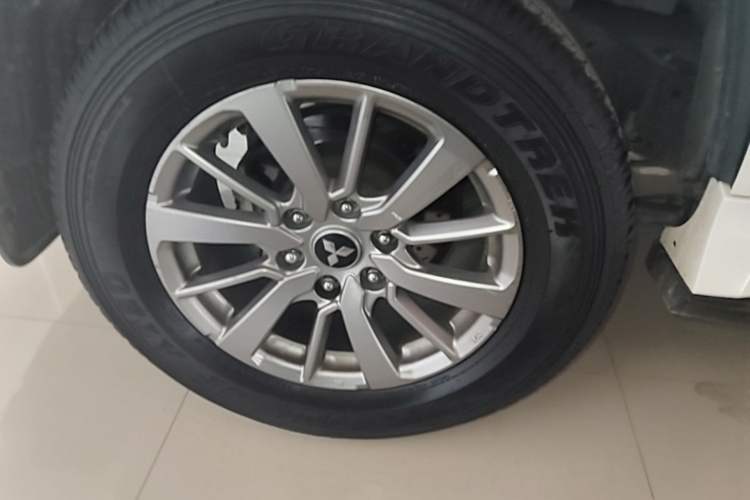 Used Mitsubishi Pajero 2018 3.0L Automatic Standard Edition Right Rear Wheel Hub