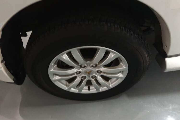 Used Mitsubishi Pajero 2018 V97 3.8L 5-Door GLS Sunroof – U.S. Specification Right Rear Wheel Hub