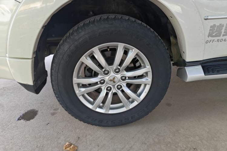 Used Mitsubishi Pajero 2018 V97 3.8L 5-Door GLS Sunroof – Middle East Right Rear Wheel Hub