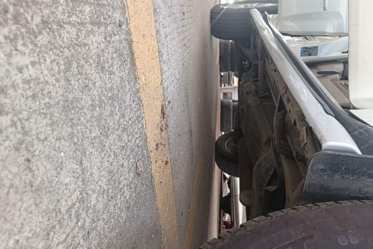 Used Mitsubishi Pajero 2018 V97 3.8L 5-Door GLS Sunroof – Middle East Right Side Sill