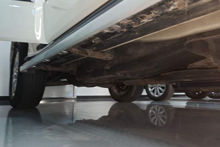 Used Mitsubishi Pajero 2018 V97 3.8L 5-Door GLS Sunroof – U.S. Specification Right Side Sill