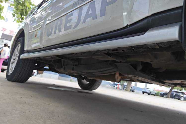 Used Mitsubishi Pajero 2018 V97 3.8L 5-Door GLS Sunroof – Middle East Right Side Sill