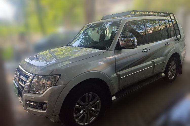 Used Mitsubishi Pajero 2018 Mitsubishi Pajero 3.8 Automatic Gasoline (7-seater) Guazi used car, China used car export, Used car for sale, Used cars, Cheapest cars for sale