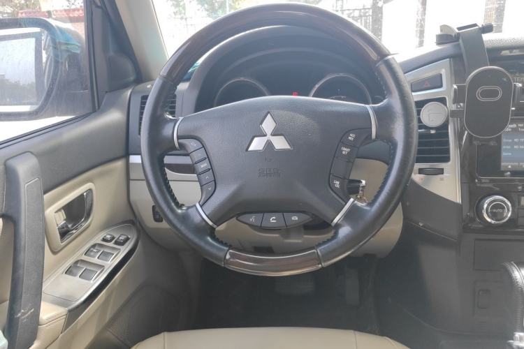 Used Mitsubishi Pajero  Steering Wheel