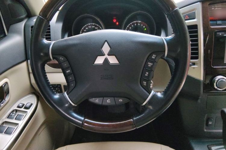 Used Mitsubishi Pajero  Steering Wheel