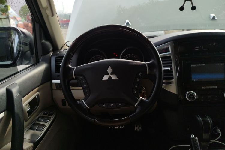 Used Mitsubishi Pajero  Steering Wheel