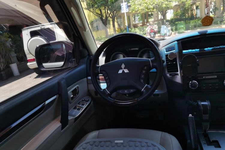 Used Mitsubishi Pajero  Steering Wheel