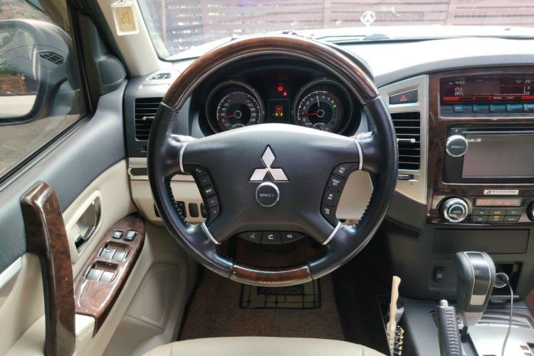 Used Mitsubishi Pajero  Steering Wheel