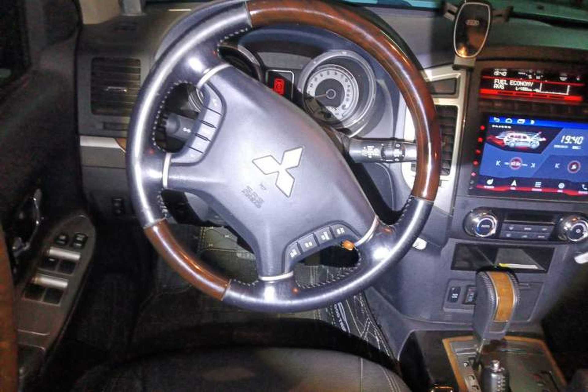 Used Mitsubishi Pajero 2018 3.0L Automatic Prestige Edition Steering Wheel