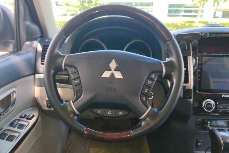 Used Mitsubishi Pajero  Steering Wheel