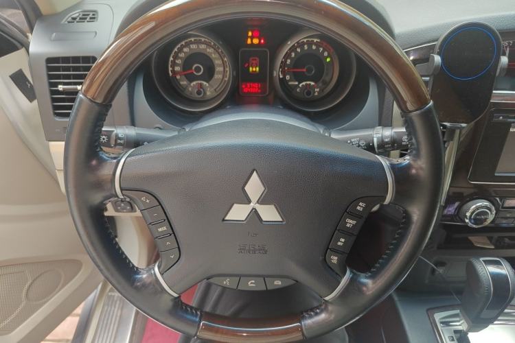 Used Mitsubishi Pajero  Steering Wheel