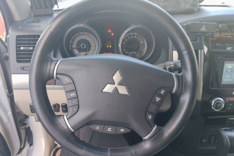 Used Mitsubishi Pajero  Steering Wheel