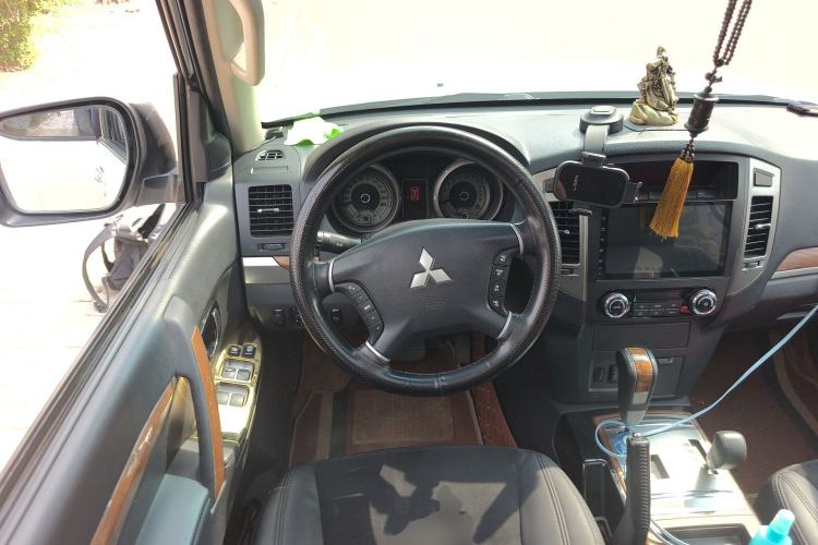 Used Mitsubishi Pajero 2018 3.0L Automatic Comfort Edition Steering Wheel