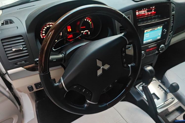 Used Mitsubishi Pajero  Steering Wheel