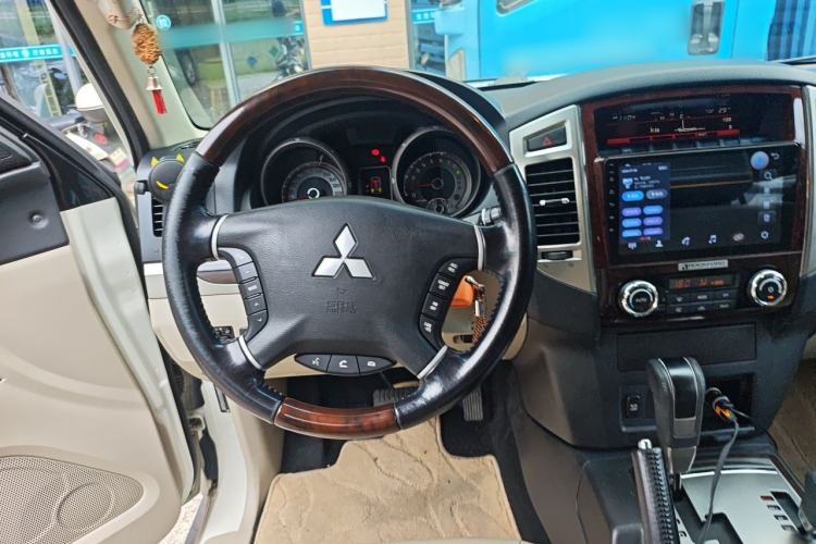 Used Mitsubishi Pajero  Steering Wheel