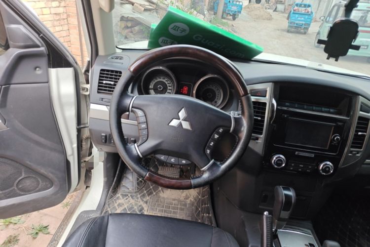 Used Mitsubishi Pajero  Steering Wheel