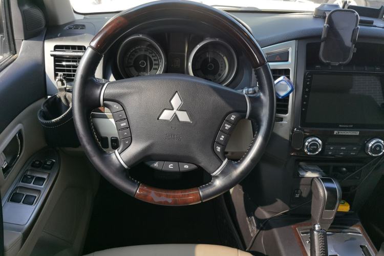 Used Mitsubishi Pajero  Steering Wheel