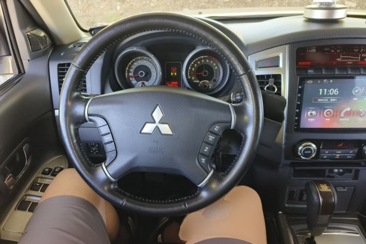 Used Mitsubishi Pajero 2018 3.0L Automatic Standard Edition Steering Wheel