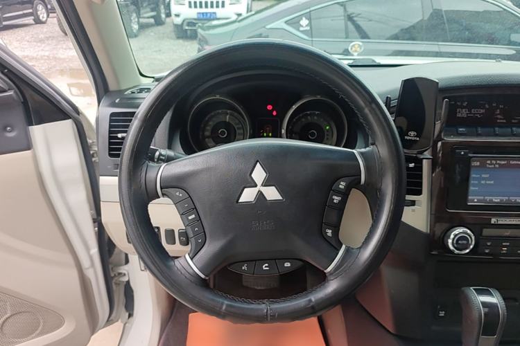 Used Mitsubishi Pajero  Steering Wheel