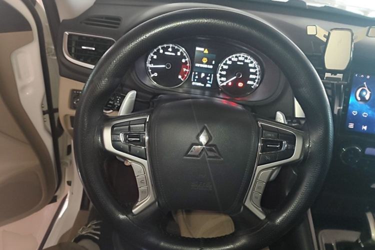 Used Mitsubishi Pajero 2018 3.0L Automatic Standard Edition Steering Wheel