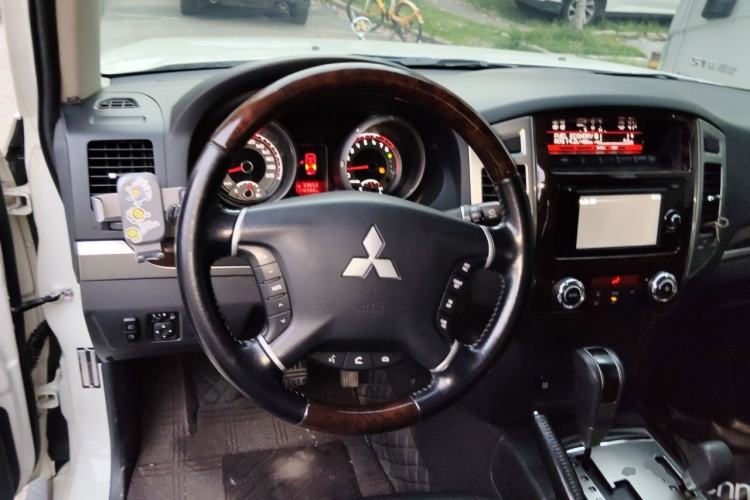 Used Mitsubishi Pajero  Steering Wheel