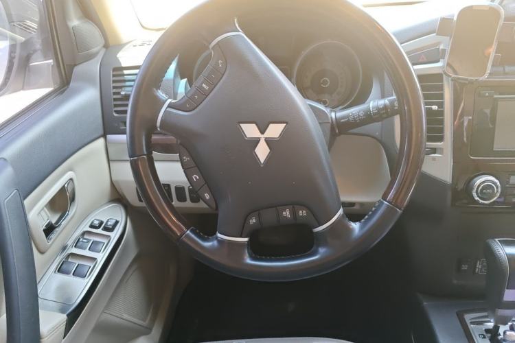 Used Mitsubishi Pajero  Steering Wheel
