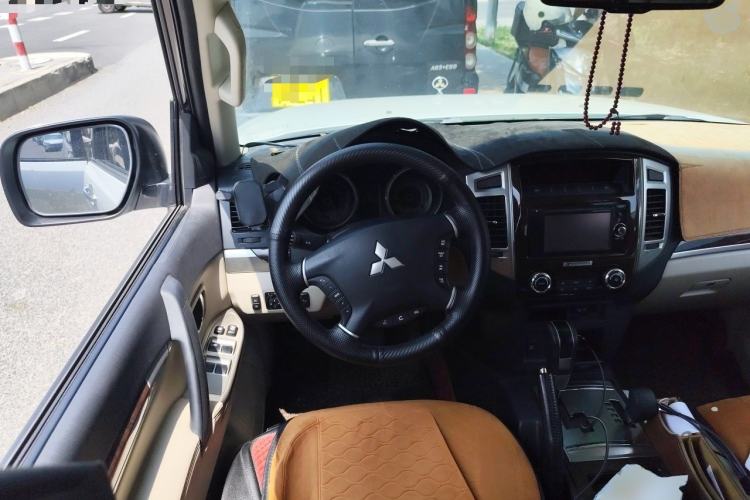 Used Mitsubishi Pajero  Steering Wheel
