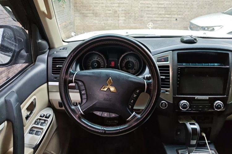 Used Mitsubishi Pajero  Steering Wheel
