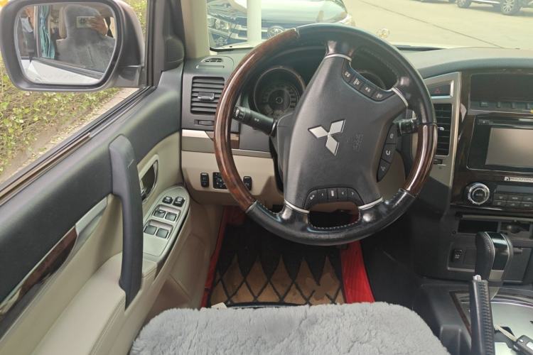 Used Mitsubishi Pajero  Steering Wheel