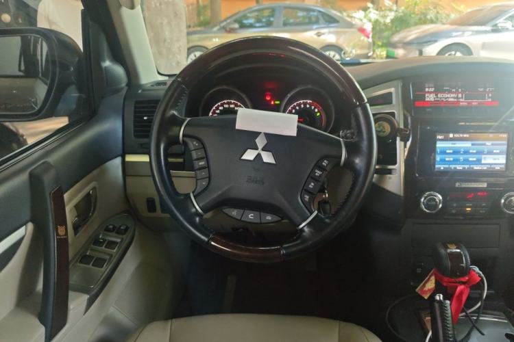 Used Mitsubishi Pajero  Steering Wheel