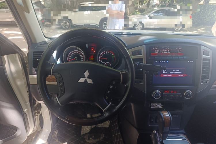 Used Mitsubishi Pajero 2018 3.0L Automatic Prestige Edition Steering Wheel