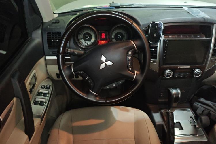 Used Mitsubishi Pajero  Steering Wheel