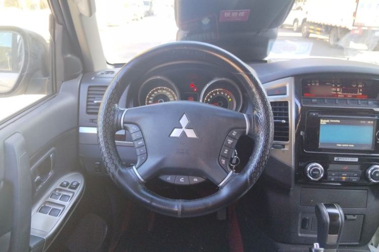 Used Mitsubishi Pajero 2018 3.0L Automatic Luxury Edition Steering Wheel