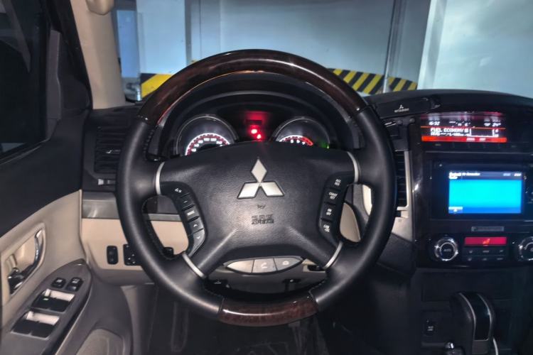 Used Mitsubishi Pajero  Steering Wheel