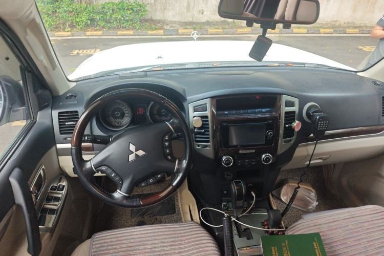 Used Mitsubishi Pajero 2018 V97 3.8L 5-Door GLS Sunroof Single-Difference Model – Middle East Steering Wheel