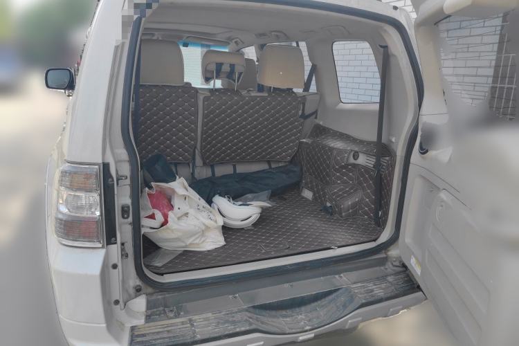 Used Mitsubishi Pajero  Trunk