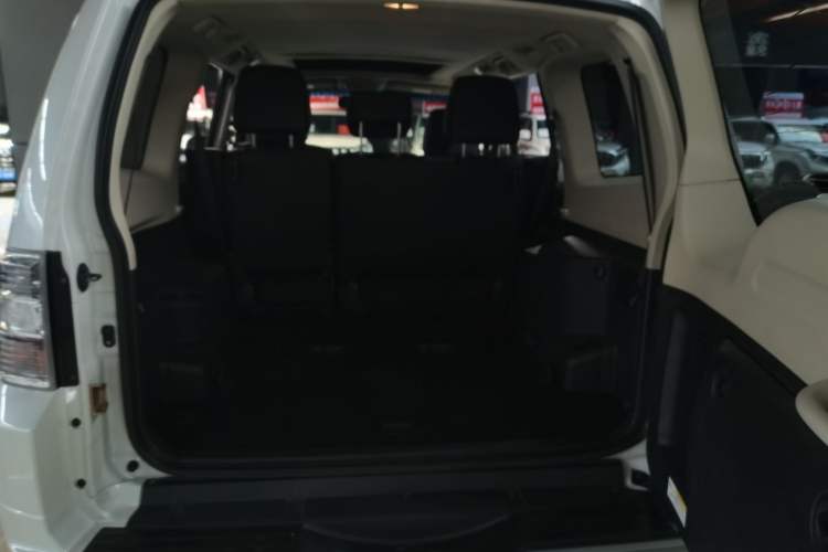 Used Mitsubishi Pajero 2018 3.0L Automatic Standard Edition Trunk