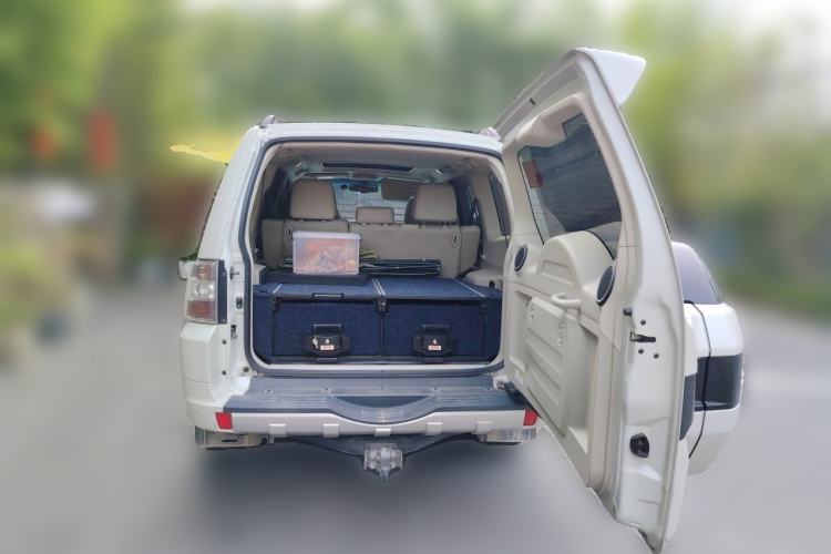 Used Mitsubishi Pajero  Trunk